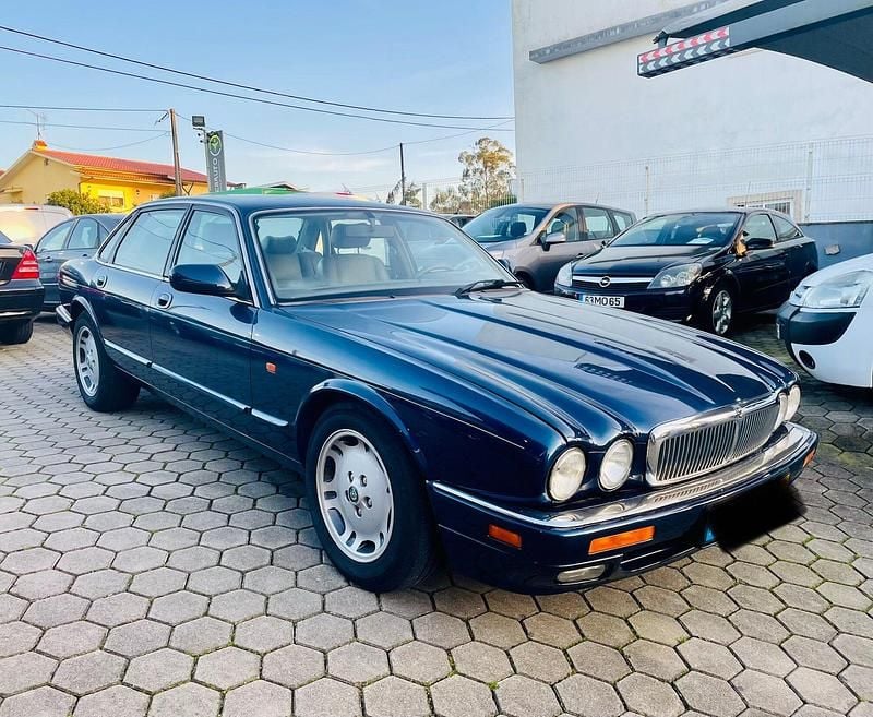 Usado Jaguar XJ Executive 237 HP (174 kW) 1995 Azul Sedan