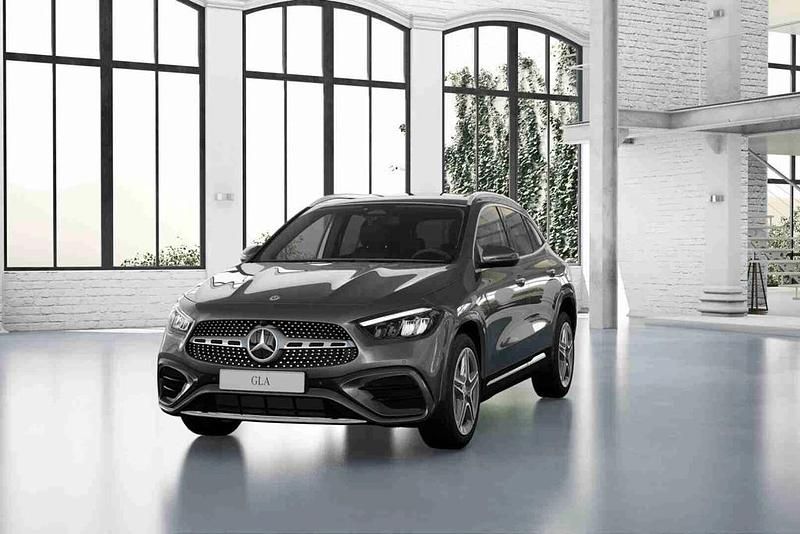 Cinzento Novo 2025 Mercedes GLA180 SUV | € 59.888 - Imagem 1/4