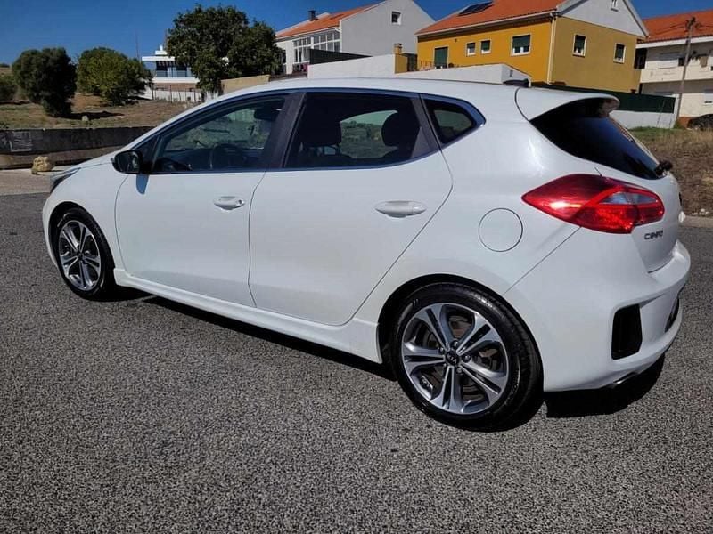 Usado Kia Ceed 136 HP (100 kW) 2016 Branco Citadino