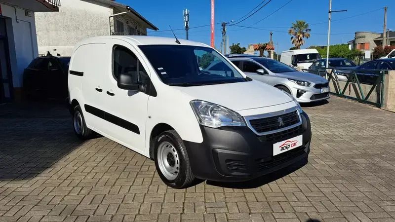 Branco Usado 2019 Peugeot Partner Monovolume | € 11.250 (Preço justo) - Imagem 1/4