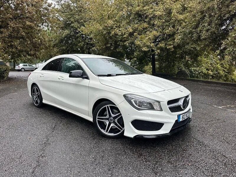 Branco Usado 2014 Mercedes CLA220 AMG line Sedan | € 19.990 - Imagem 1/4