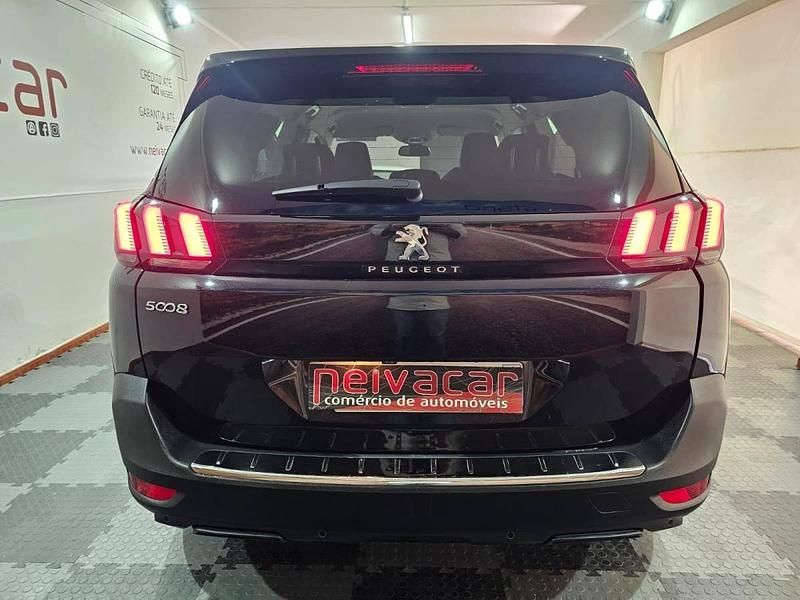Usado Peugeot 5008 130 HP (95 kW) 2020 Preto Monovolume