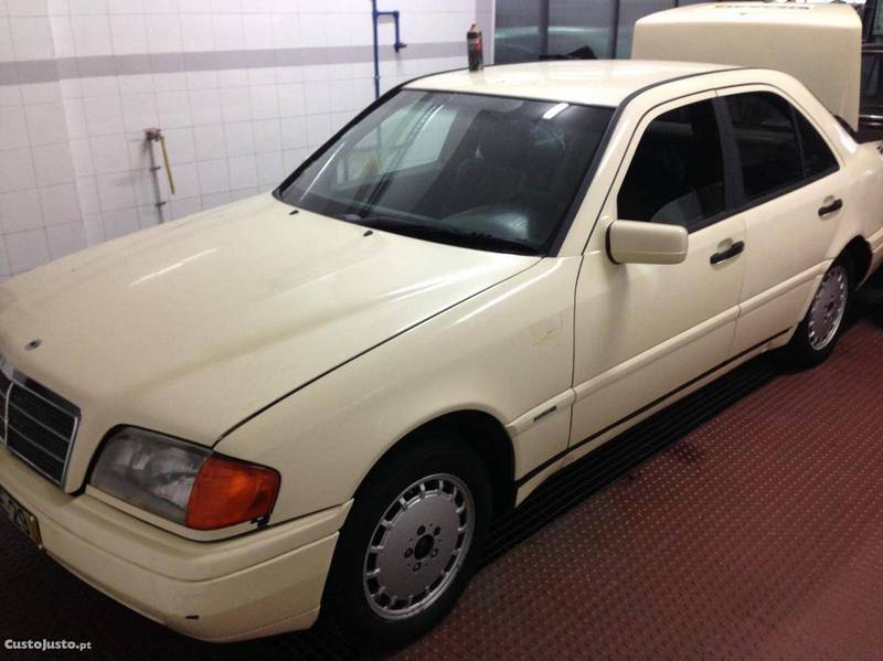 Vendido Mercedes C200 Ex-taxi - 93 - Carros usados para venda