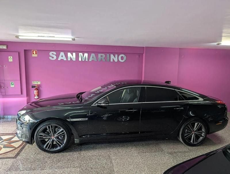 Usado Jaguar XJ 300 HP (220 kW) 2018 Preto Sedan
