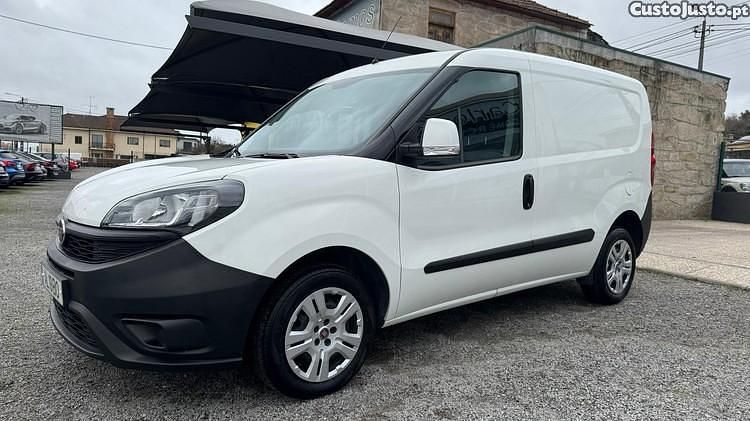 Usado Fiat Doblò 95 HP (69 kW) 2021 Branco Monovolume