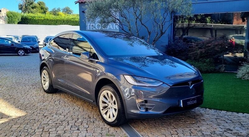 Cinzento Usado 2021 Tesla Model X Long Range SUV | € 68.950 - Imagem 1/4