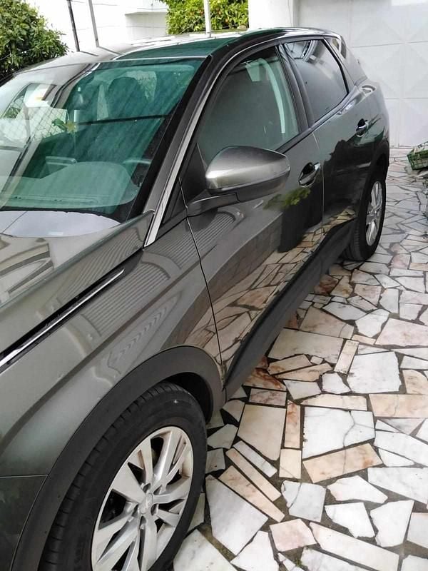 Usado Peugeot 3008 131 HP (96 kW) 2019 Cinzento SUV