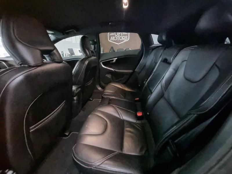 Usado Volvo V40 R-Design 115 HP (84 kW) 2015 Sedan