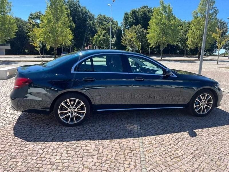 Azul Usado 2017 Mercedes E350 Sedan | € 29.000 - Imagem 1/4