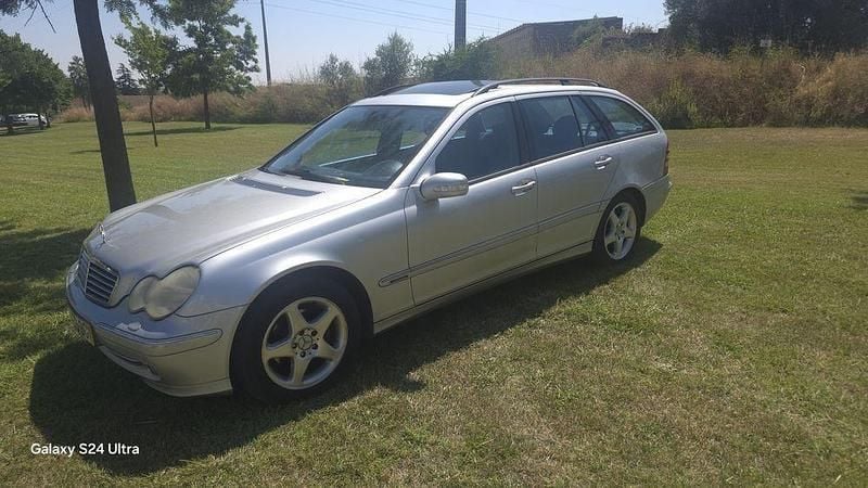 Usado 2002 Mercedes 220 Sedan | € 5.500 - Imagem 1/4