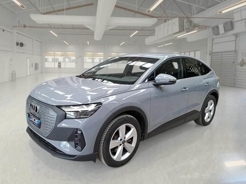 Cinzento Usado 2022 Audi Q4 Sportback e-tron Business SUV | € 30.999 - Imagem 1/4