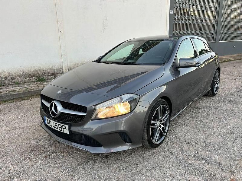 Usado 2016 Mercedes A180 Sedan | € 18.750 (Caro) - Imagem 1/4