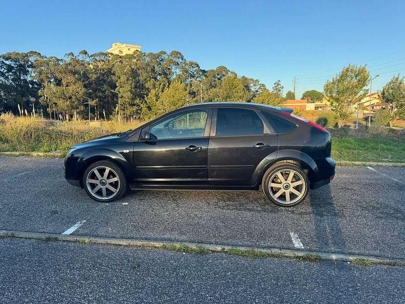Usado Ford Focus Titanium 109 HP (80 kW) 2006 Sedan
