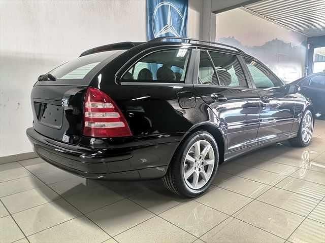 Usado Mercedes C180 143 HP (105 kW) 2004 Preto Carrinha