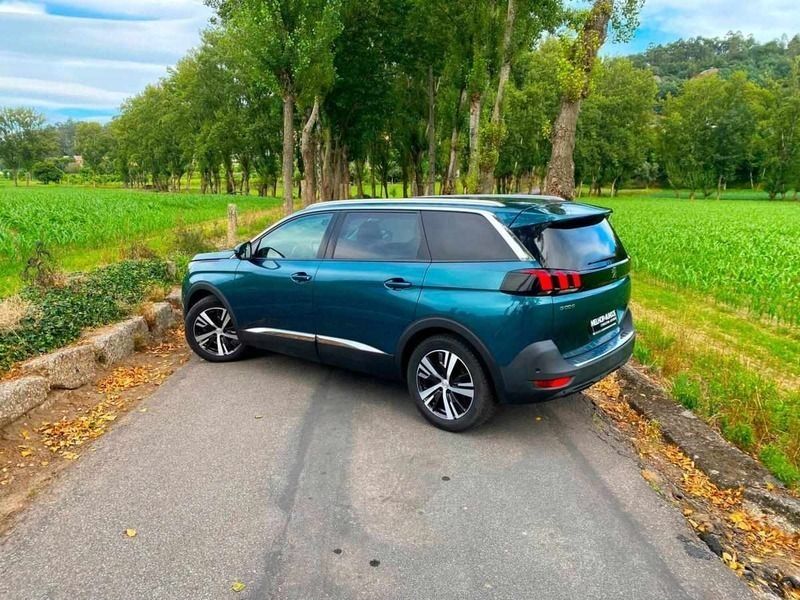 Usado Peugeot 5008 Allure 130 HP (95 kW) 2018 Verde escuro Monovolume