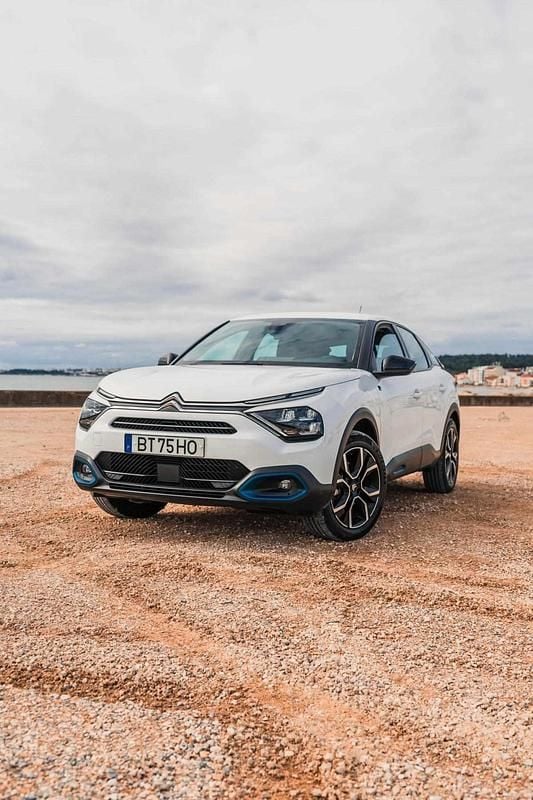 Usado Citroën e-C4 100 kW (136 HP) 2023 Branco Citadino