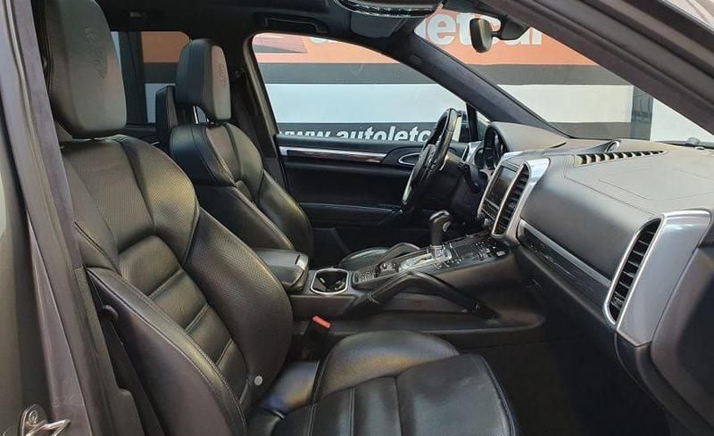 Usado Porsche Cayenne S 333 HP (244 kW) 2011 Cinzento SUV