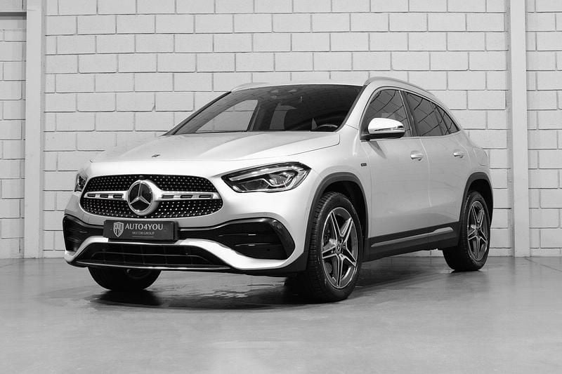 Cinza Usado 2021 Mercedes GLA250 AMG line SUV | € 36.750 (Bom preço) - Imagem 1/4