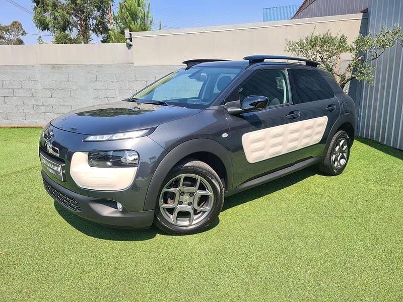 Cinza Usado 2015 Citroën C4 Feel | € 8.990 (Bom preço) - Imagem 1/4