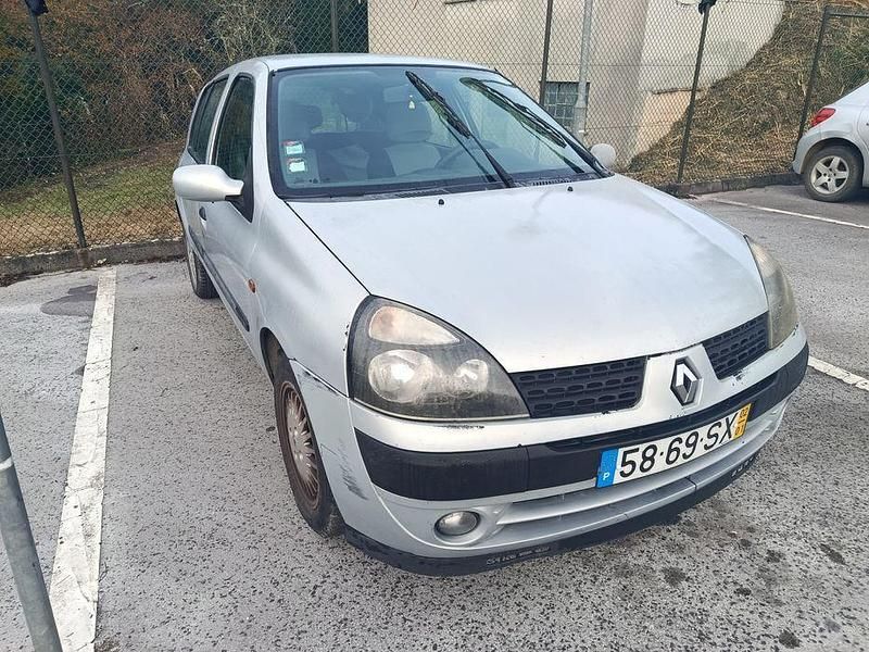 Usado Renault Clio II 75 HP (55 kW) 2002 Sedan