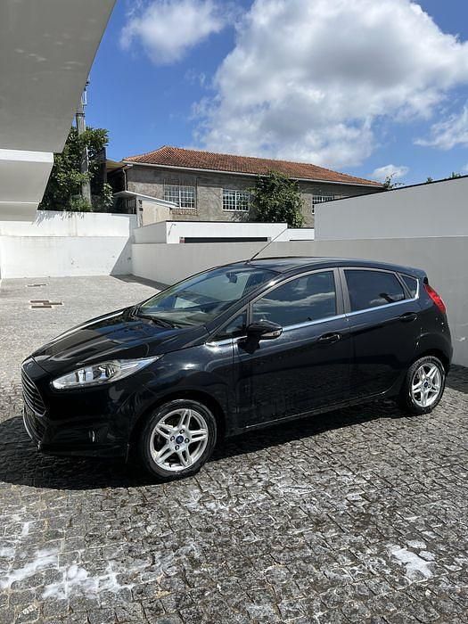 Preto Usado 2015 Ford Fiesta Titanium Citadino | € 8.500 (Preço justo) - Imagem 1/4