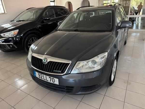Cinzento Usado 2011 Skoda Octavia Citadino | € 8.250 (Preço justo) - Imagem 1/4