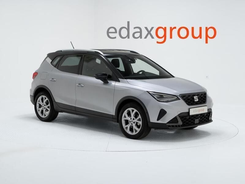Cinza Usado 2022 Seat Arona FR SUV | € 17.490 (Preço justo) - Imagem 1/4