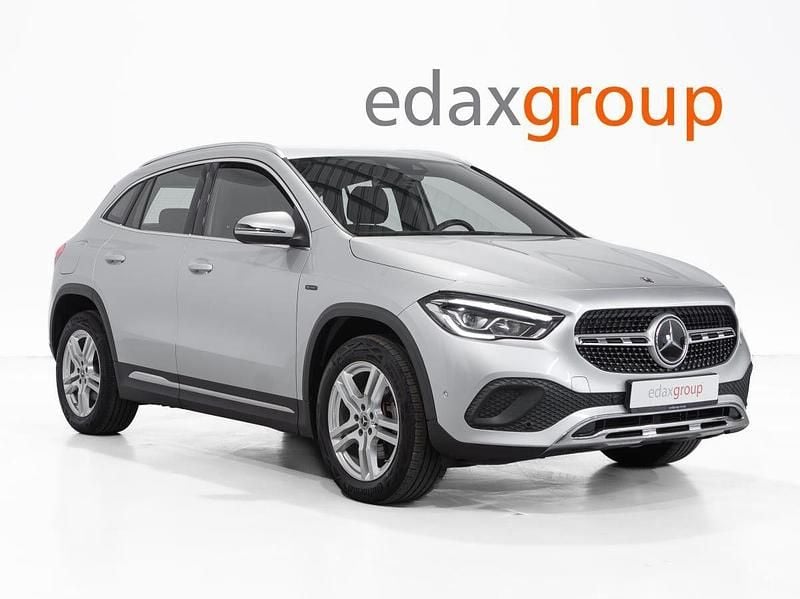 Cinza Usado 2020 Mercedes GLA250 Progressive SUV | € 32.990 - Imagem 1/4