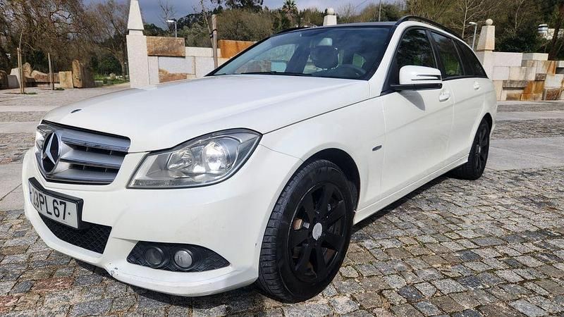 Usado Mercedes C200 136 HP (100 kW) 2012 Carrinha