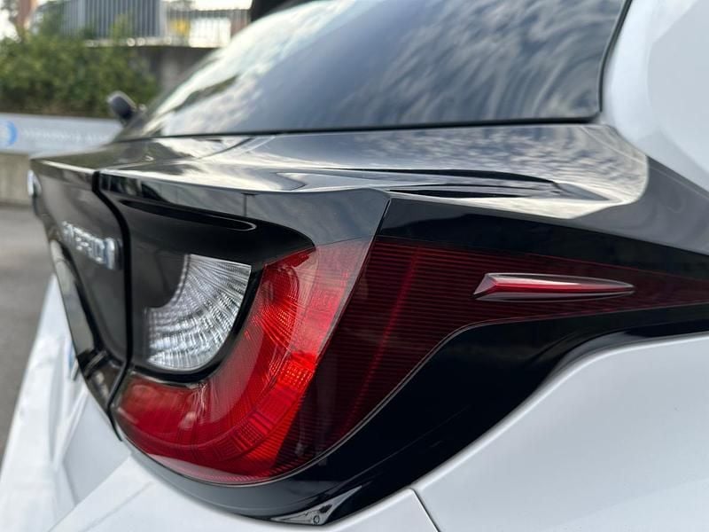 Usado Toyota Yaris Hybrid Comfort 115 HP (84 kW) 2022 Branco