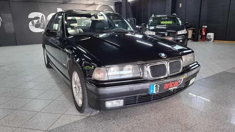 Preto Usado 1998 BMW 318 Sedan | € 2.900 - Imagem 1/4