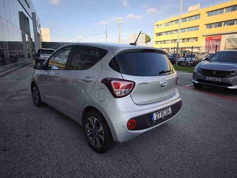 Usado Hyundai i10 Comfort 66 HP (48 kW) 2019 Cinzento Citadino