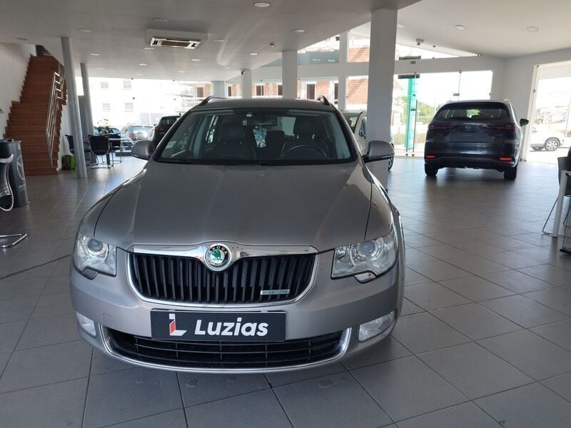 Outro Usado 2012 Skoda Superb Ambition Carrinha | € 9.900 - Imagem 1/4