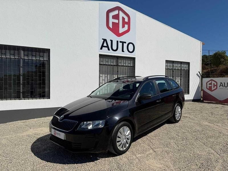 Usado Skoda Octavia Active 105 HP (77 kW) 2014 Preto Carrinha