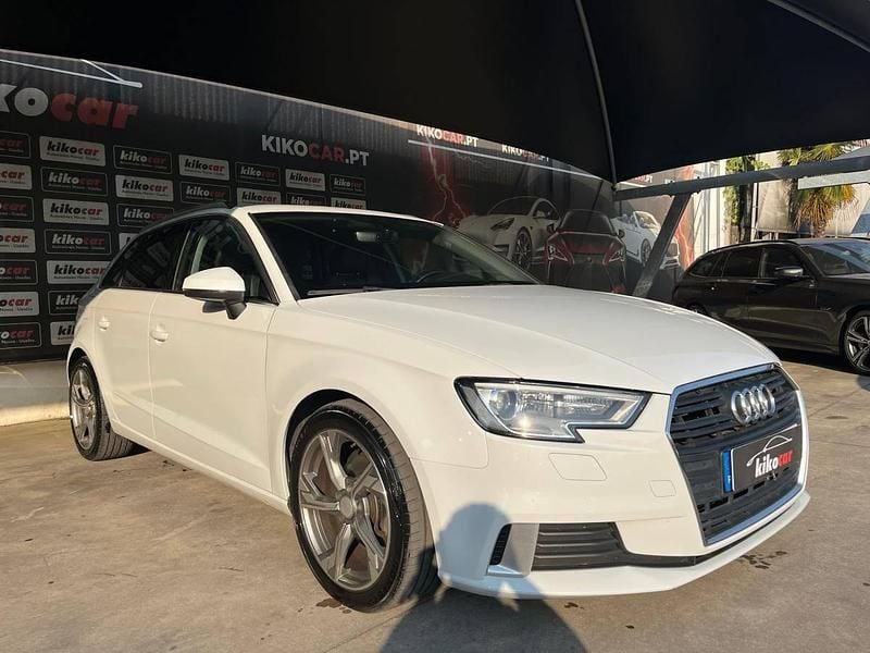 Branco Usado 2016 Audi A3 Attraction Citadino | € 13.900 (Preço justo) - Imagem 1/4