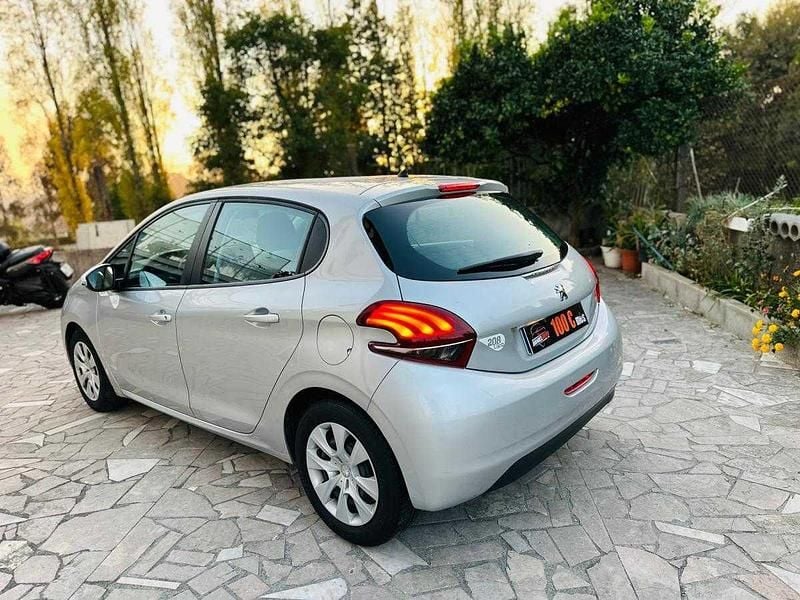 Usado Peugeot 208 68 HP (50 kW) 2018 Cinzento Citadino