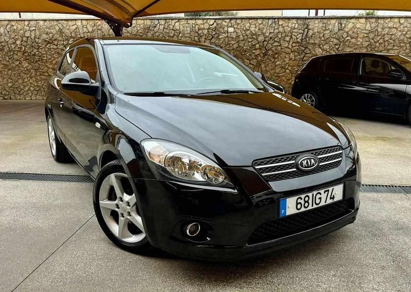 Usado Kia Ceed 115 HP (84 kW) 2009 Preto Citadino