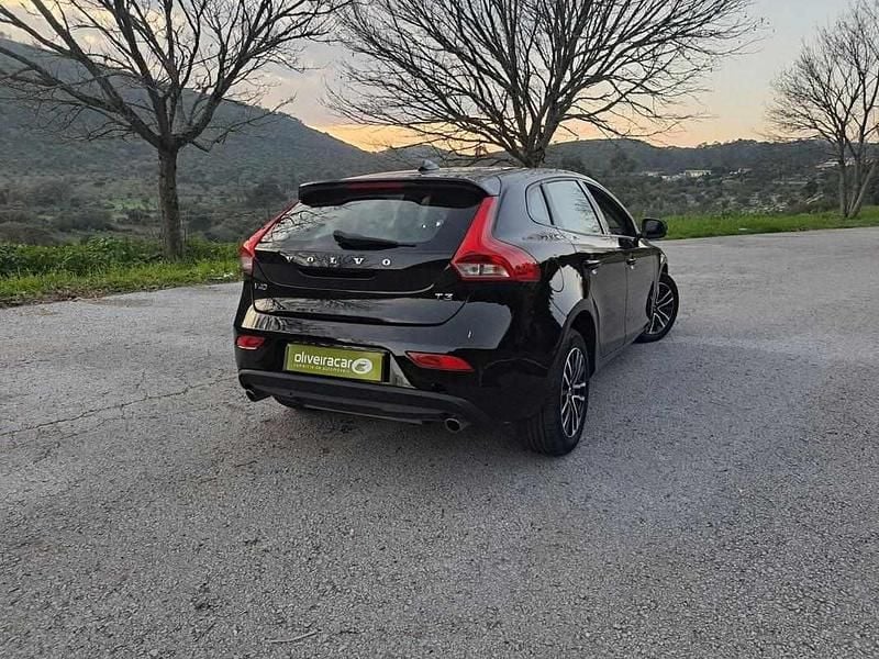 Usado Volvo V40 152 HP (111 kW) 2019 Preto
