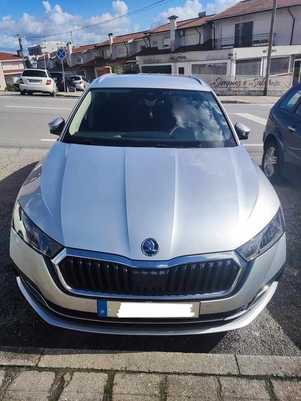 Cinzento Usado 2021 Skoda Octavia Carrinha | € 22.500 (Preço justo) - Imagem 1/4