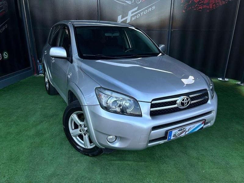 Cinzento Usado 2006 Toyota RAV4 | € 14.990 - Imagem 1/4