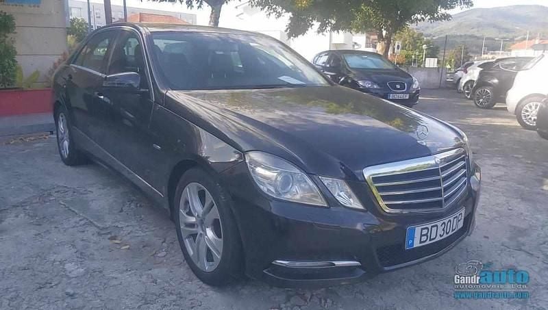 Usado Mercedes E220 170 HP (125 kW) 2011 Preto Sedan