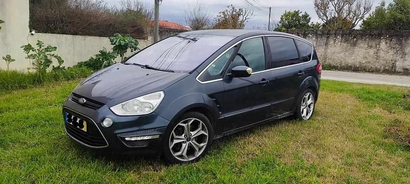 Azul Usado 2010 Ford S-MAX S Monovolume | € 12.500 - Imagem 1/4