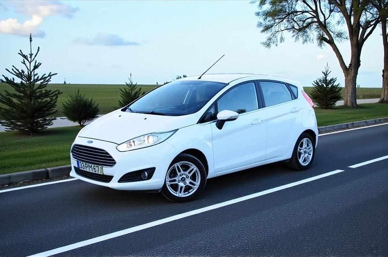 Branco Usado 2015 Ford Fiesta Citadino | € 11.700 (Preço elevado) - Imagem 1/4