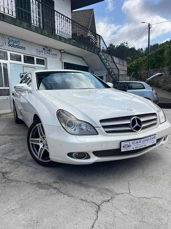 Branco Usado 2009 Mercedes CLS320 Sedan | € 15.900 - Imagem 1/4