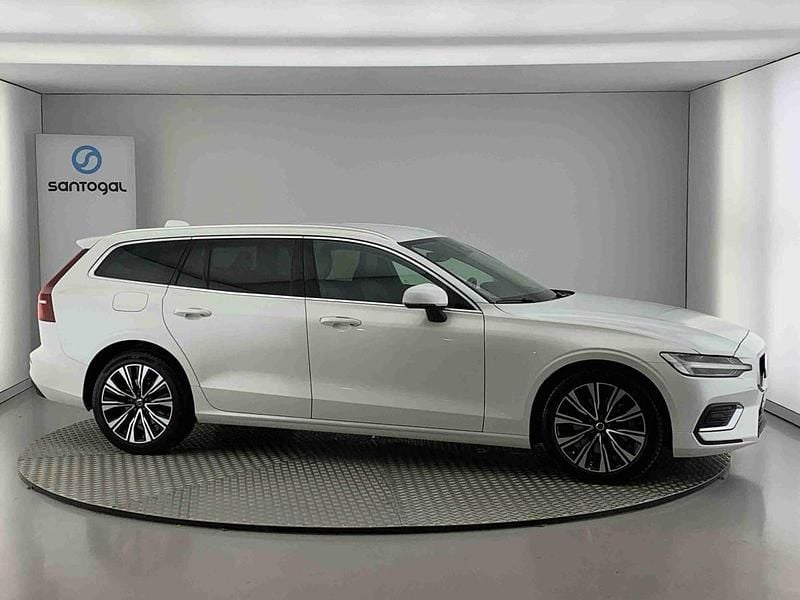 Branco Usado 2024 Volvo V60 Carrinha | € 45.990 (Caro) - Imagem 1/4