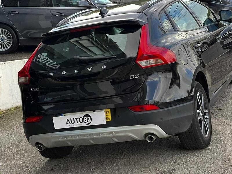 Usado Volvo V40 CC 150 HP (110 kW) 2019 Preto Carrinha