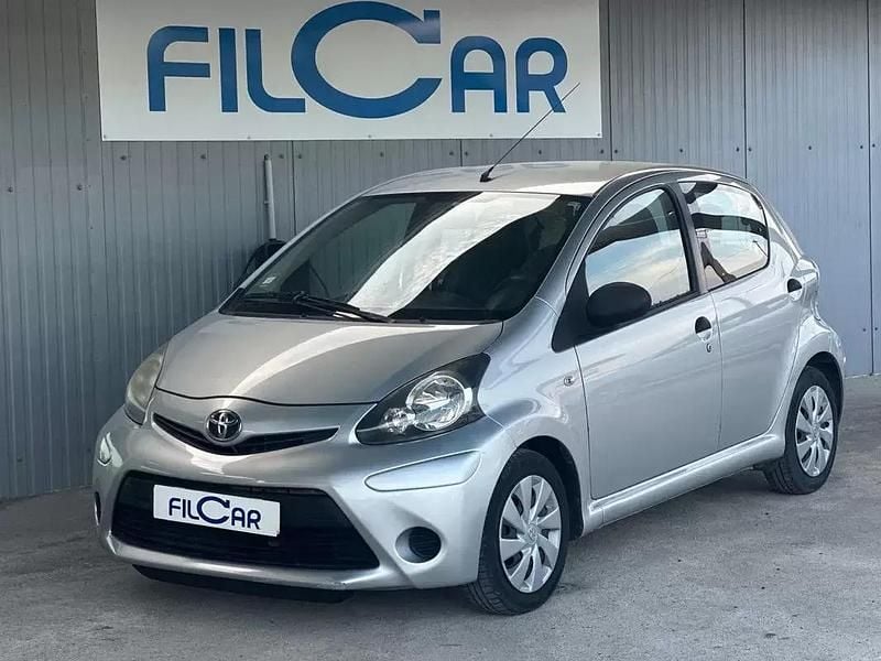 Cinza antracite Usado 2014 Toyota Aygo Edition Citadino | € 7.500 (Preço justo) - Imagem 1/4