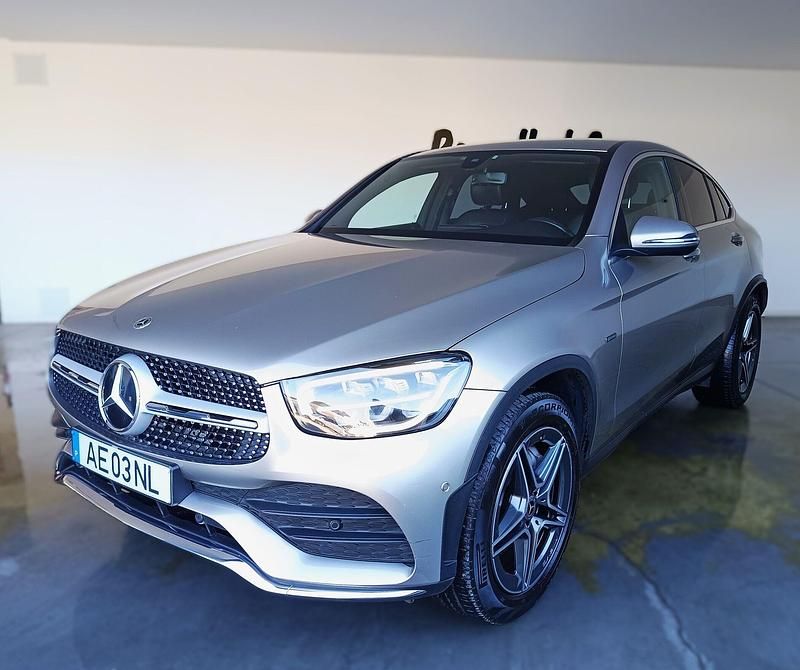 Cinza Usado 2020 Mercedes GLC300 SUV | € 51.000 - Imagem 1/4