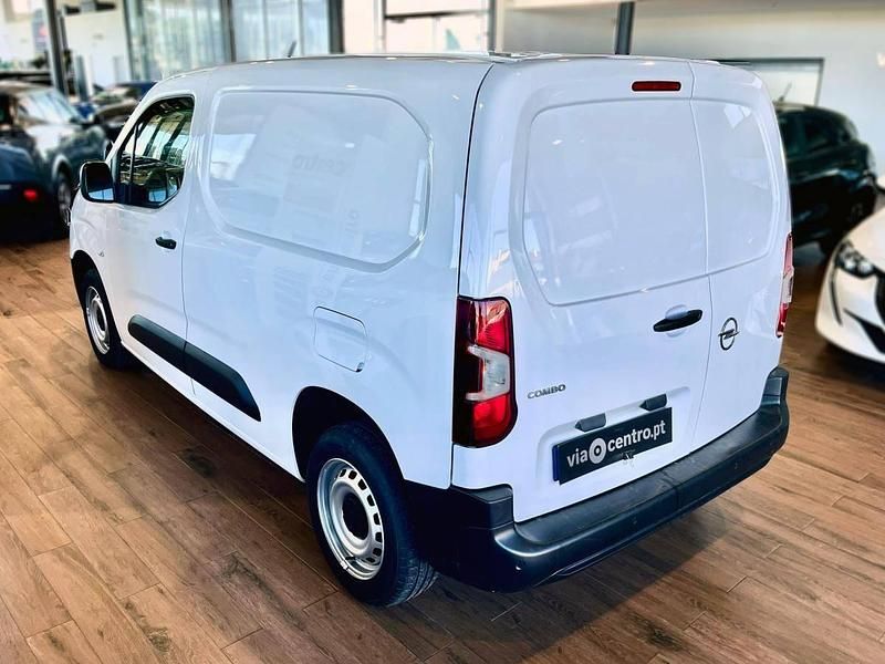 Usado Opel Combo Enjoy 102 HP (75 kW) 2022 Branco Monovolume