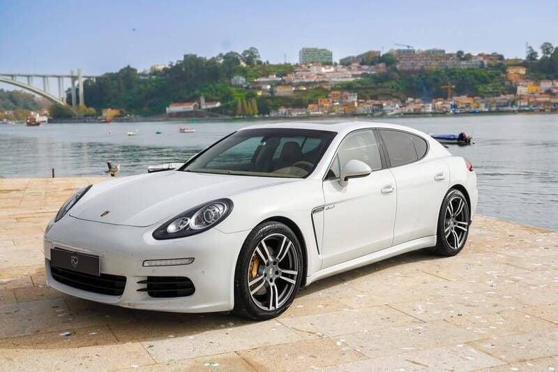Branco Usado 2016 Porsche Panamera Sedan | € 50.000 - Imagem 1/4